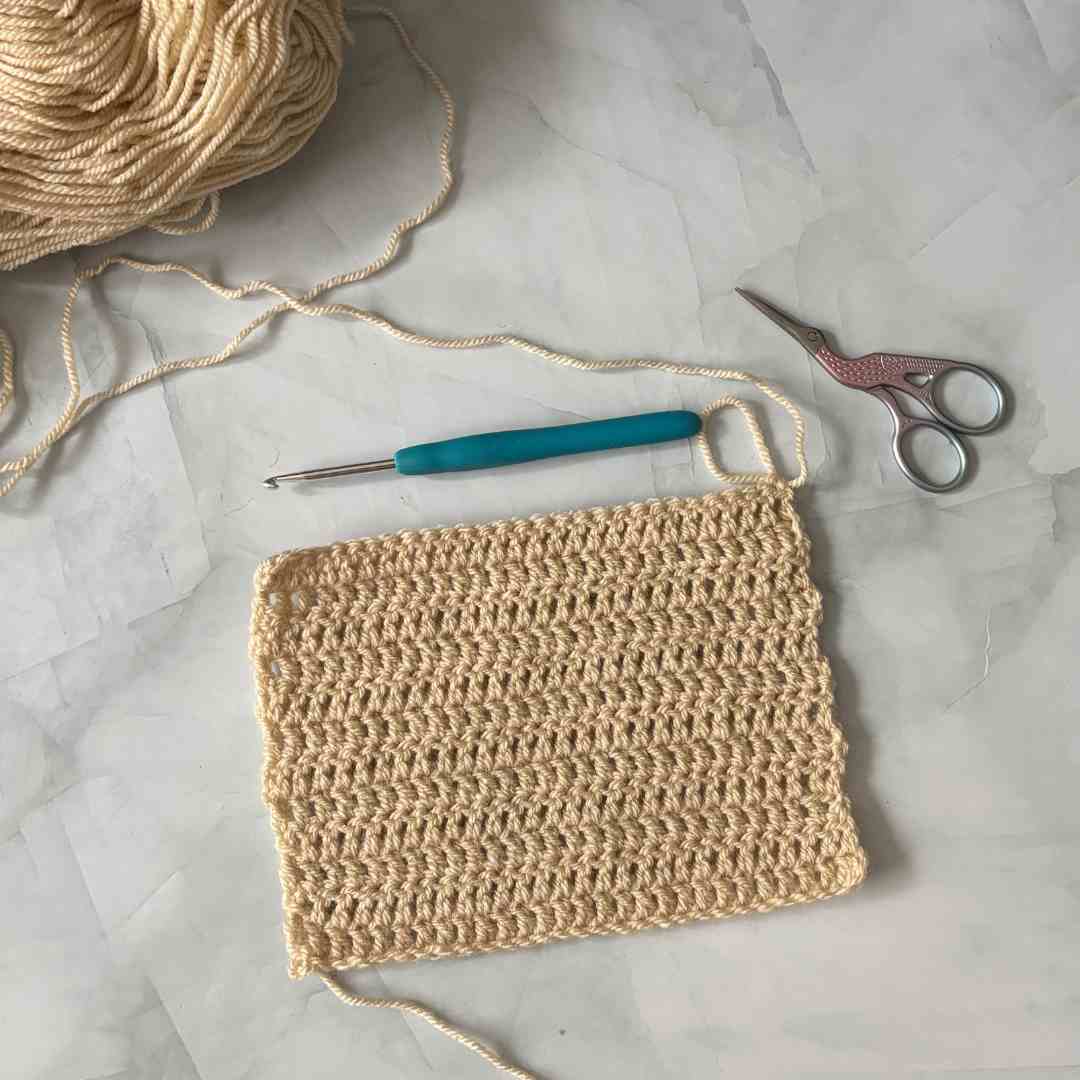 Easy-Christmas-Hand-Warmers-Crochet-Pattern-for-Beginners