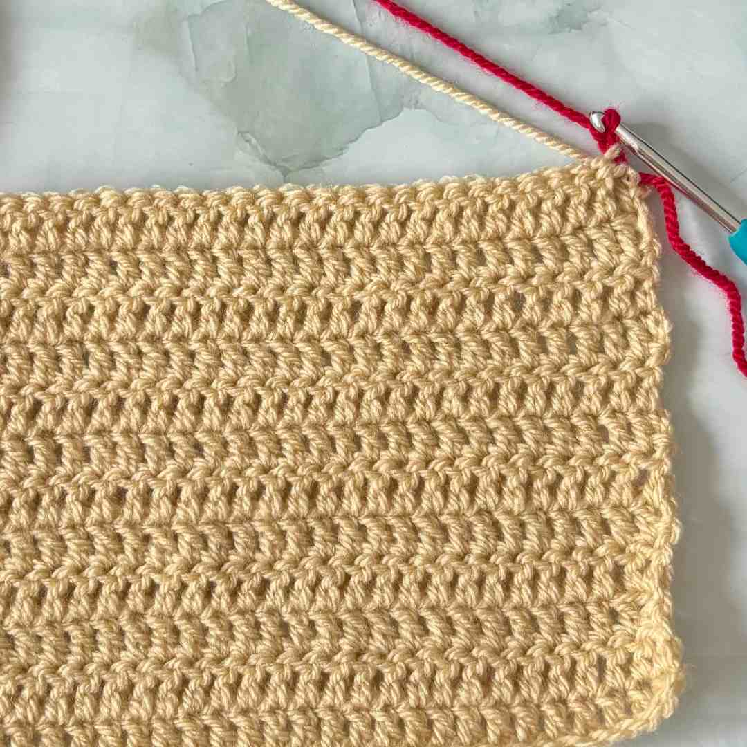 Easy-Christmas-Hand-Warmers-Crochet-Pattern-for-Beginners