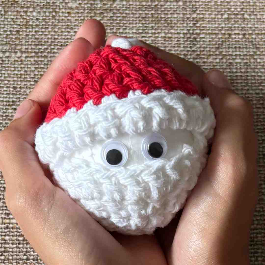 crochet pattern for peeking Santa holiday bauble