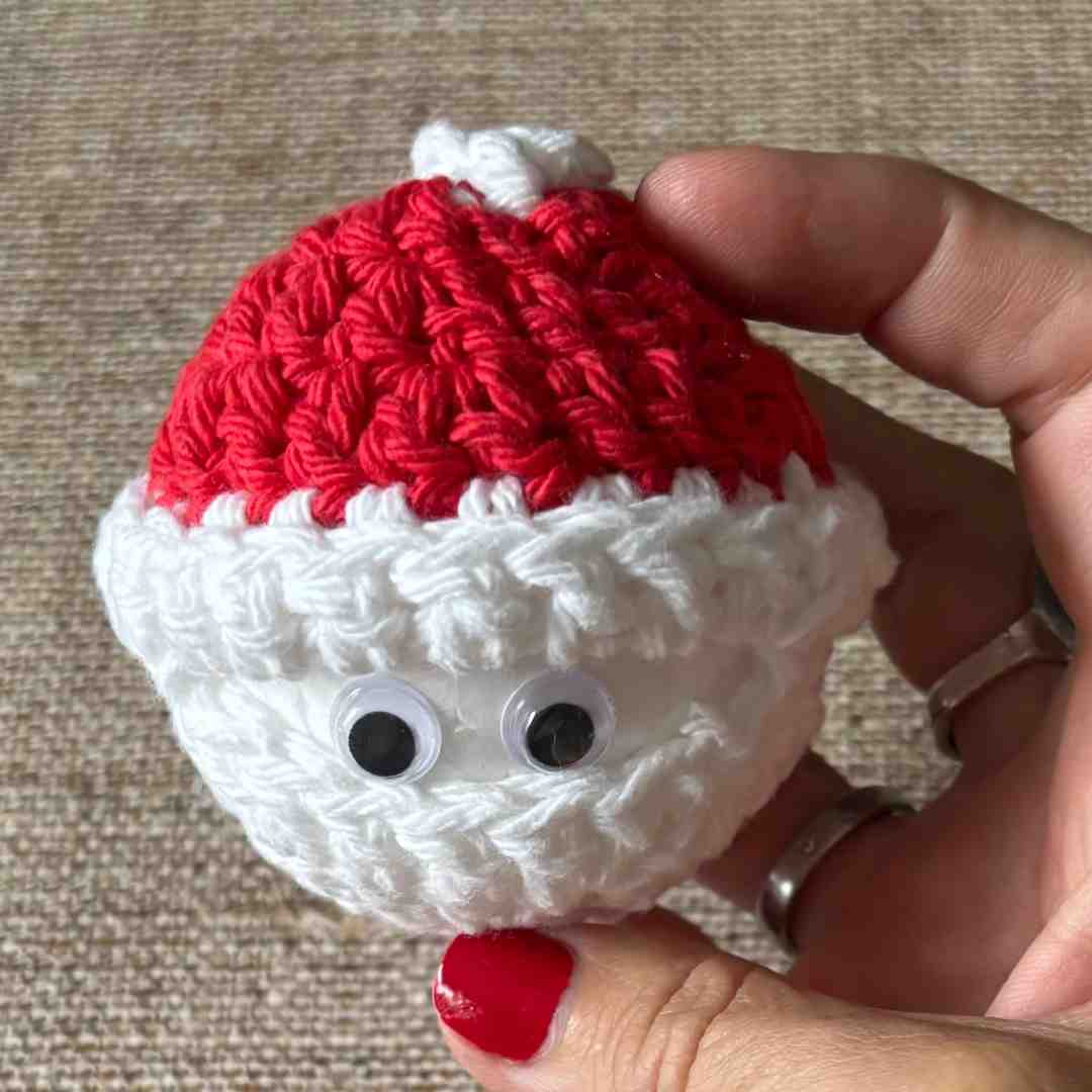 easy peeking Santa ornament crochet tutorial easy peeking Santa ornament crochet tutorial