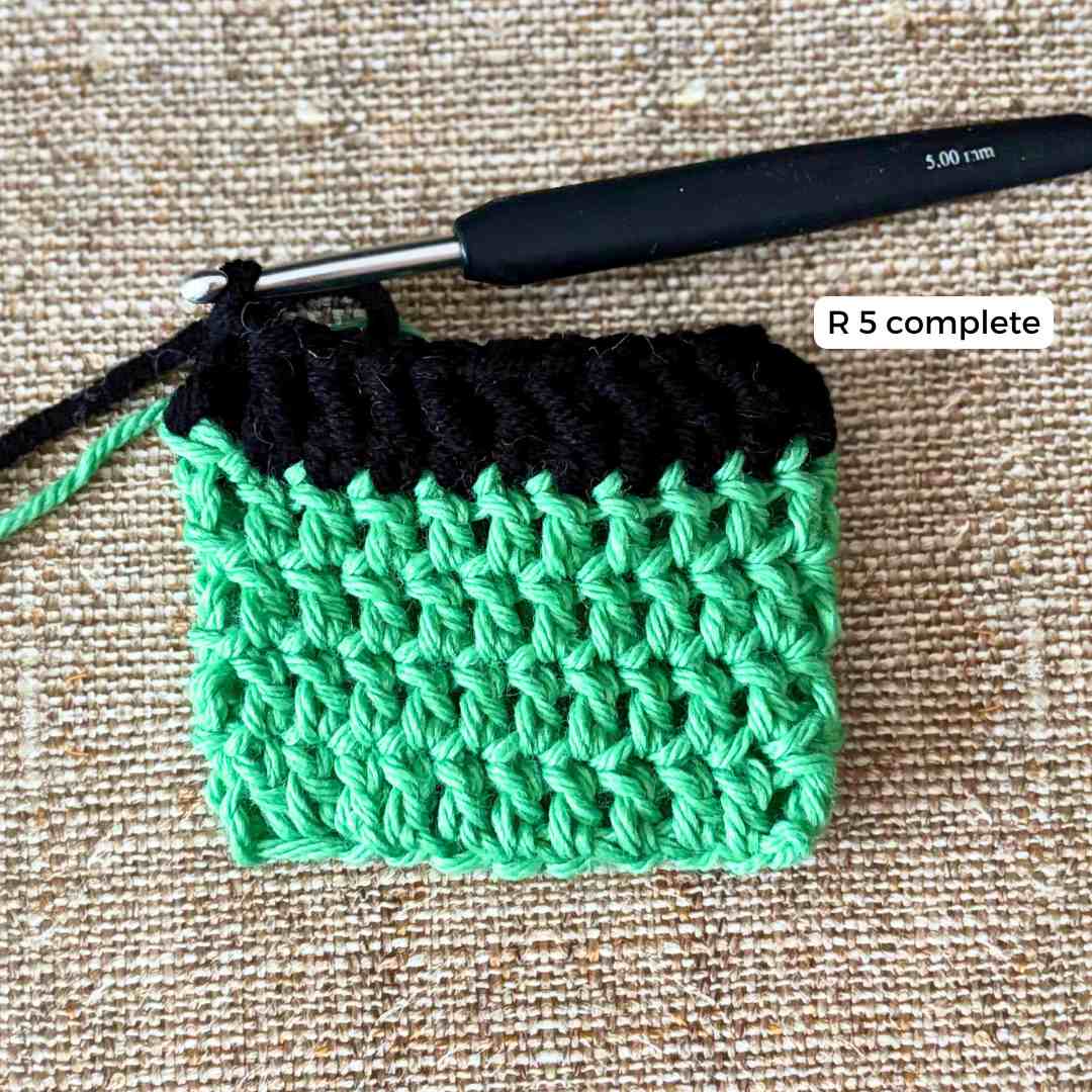 Elf eyeglasses case crochet pattern.