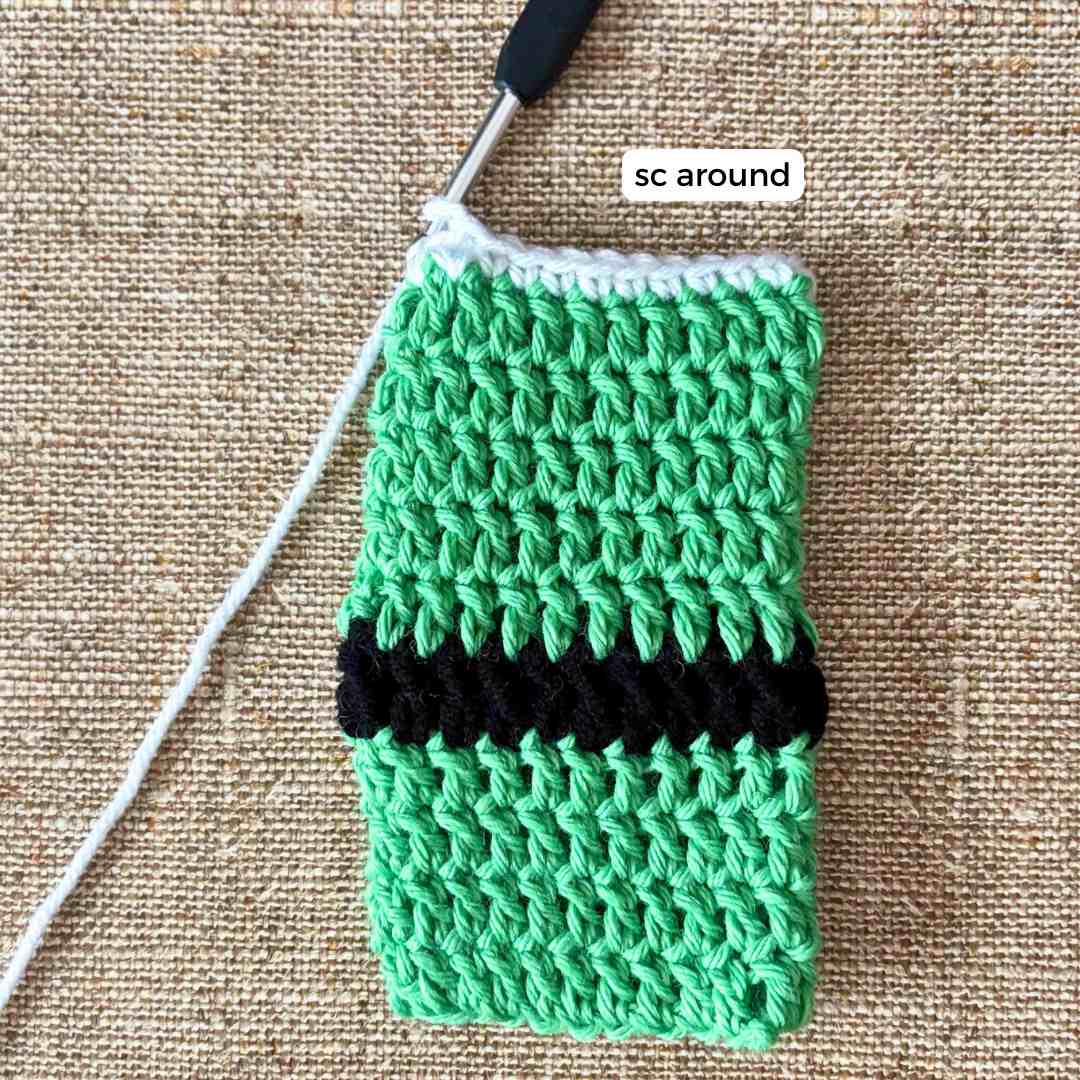 Elf eyeglasses case crochet pattern.