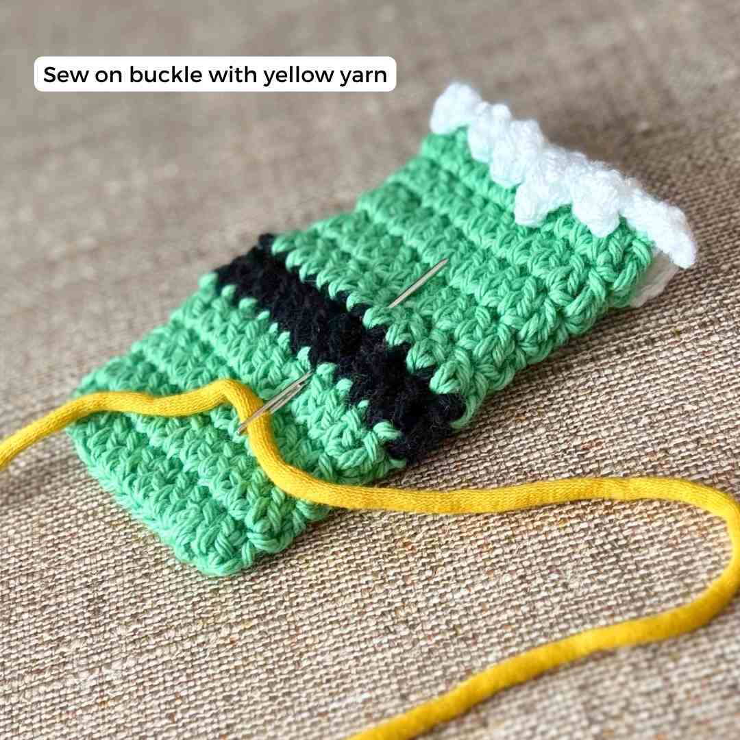 Elf eyeglasses case crochet pattern.