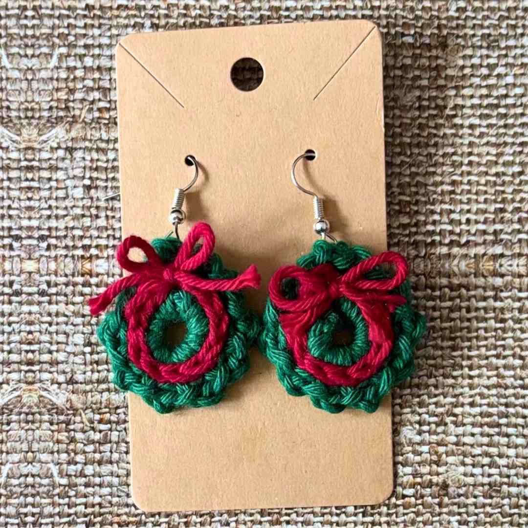 Christmas-Wreath-Earrings crochet pattern