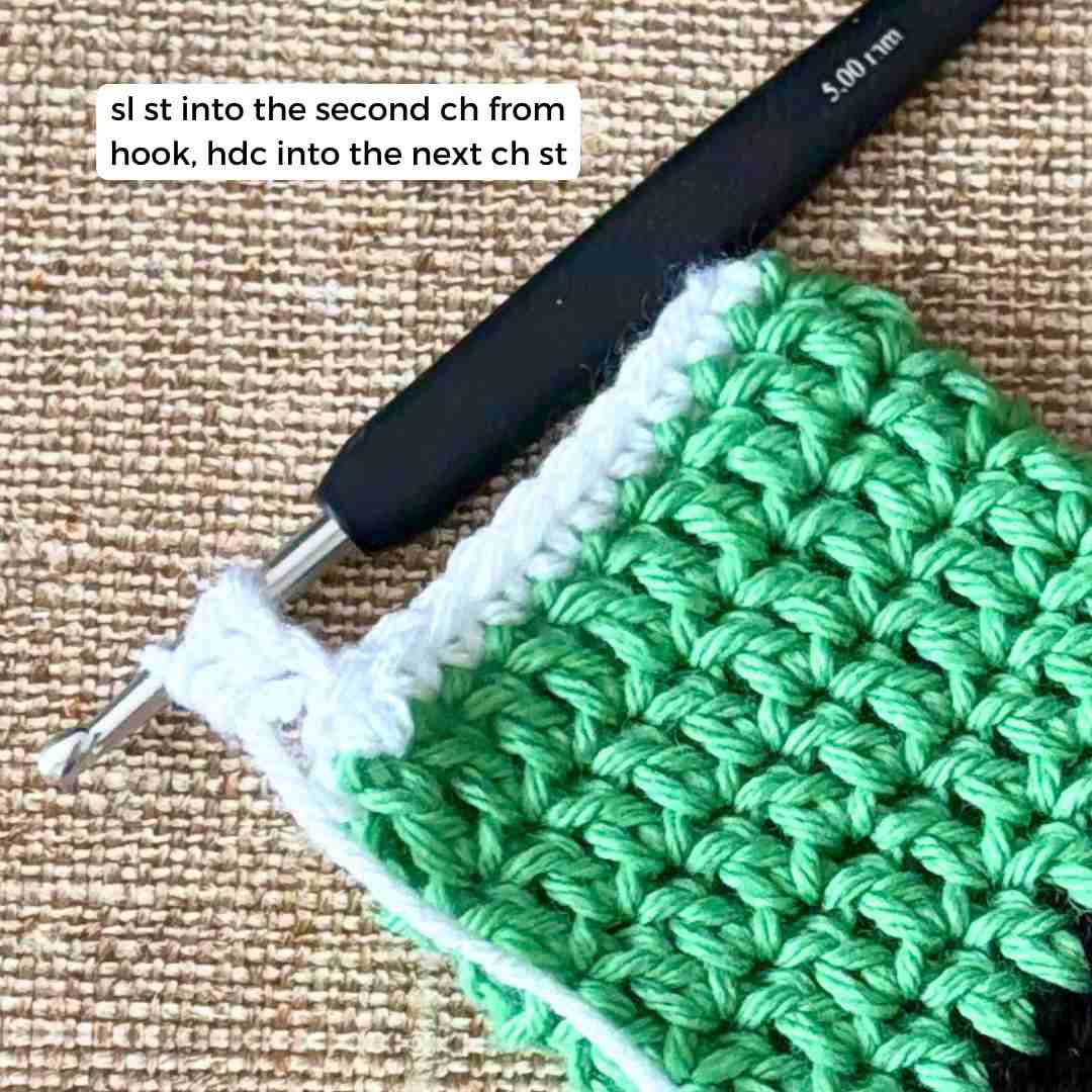 Elf-Eyeglasses-Case-crochet-pattern-Christmas-gift-idea