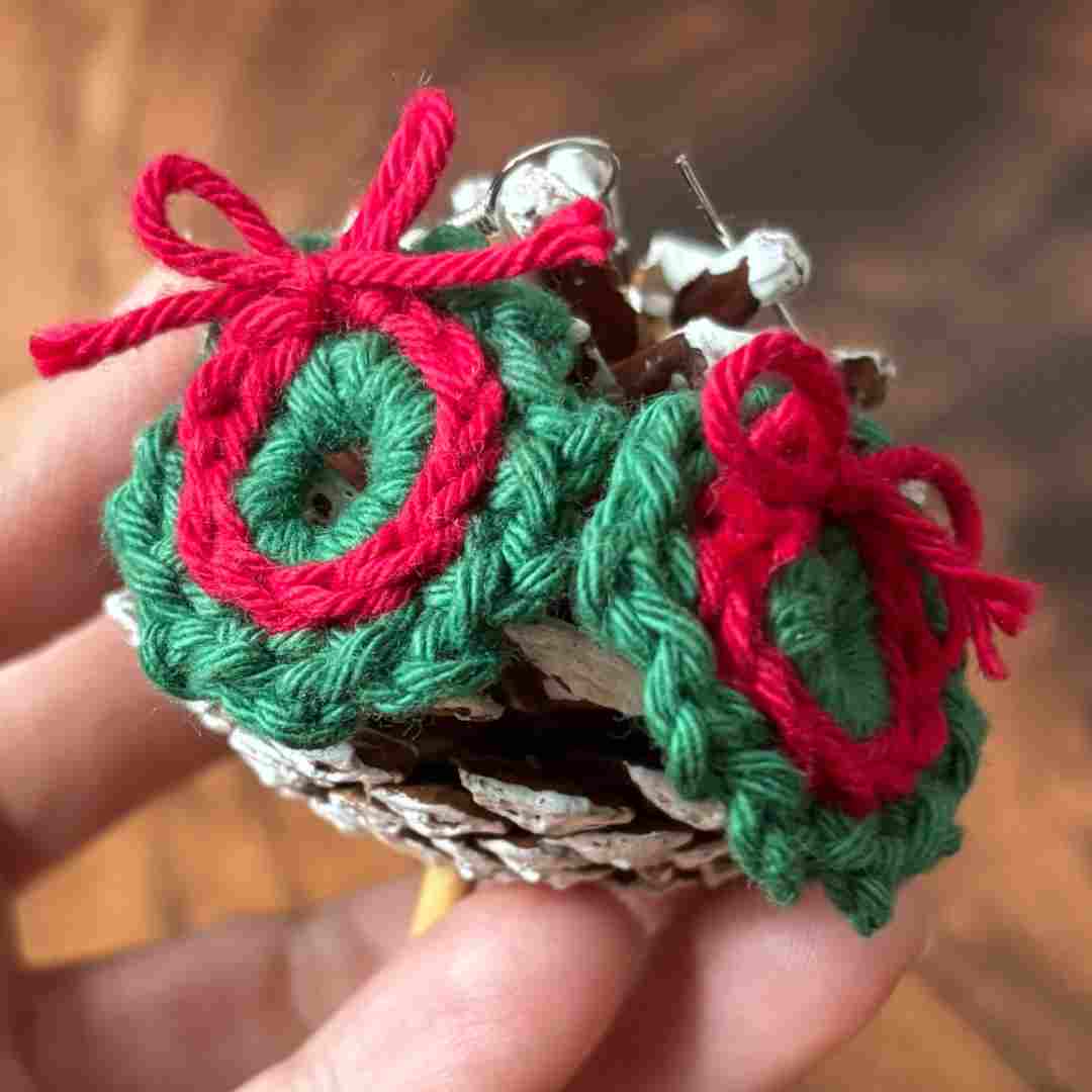 beginner wreath earrings crochet pattern