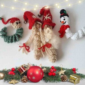 3 Christmas worry worms crochet pattern