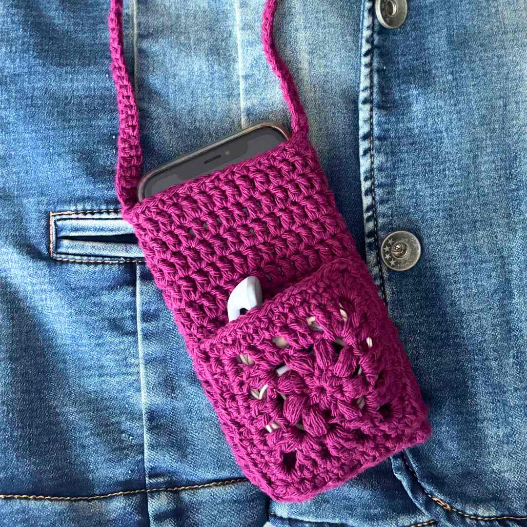 iphone case with puff flower granny square pocket crochet pattern