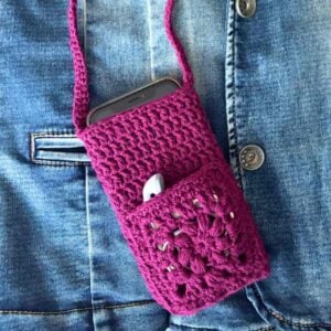 iphone case with puff flower granny square pocket crochet pattern