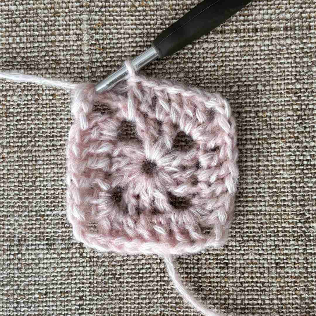 Solid Granny Square Crochet Pattern (10)