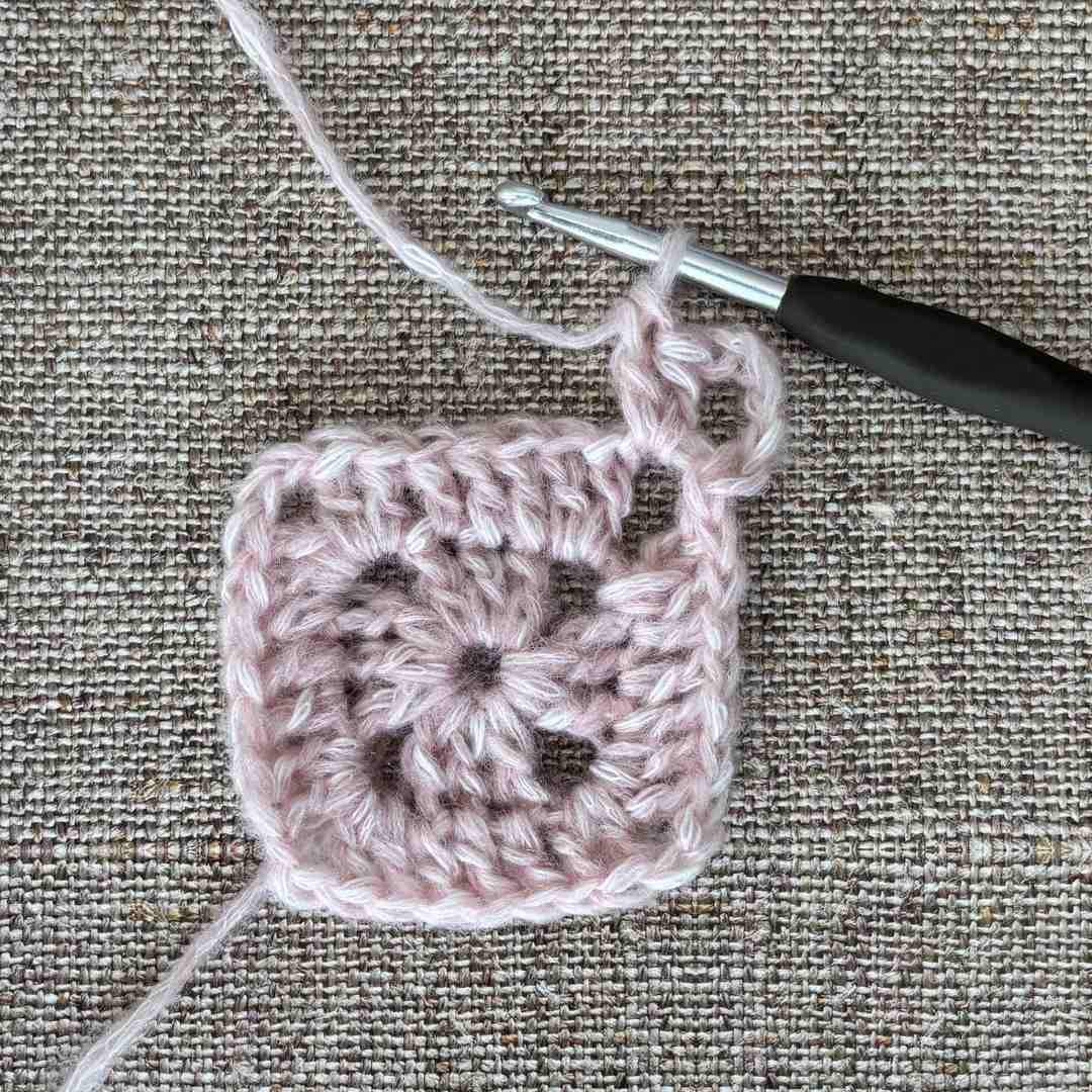 Solid Granny Square Crochet Pattern (11)