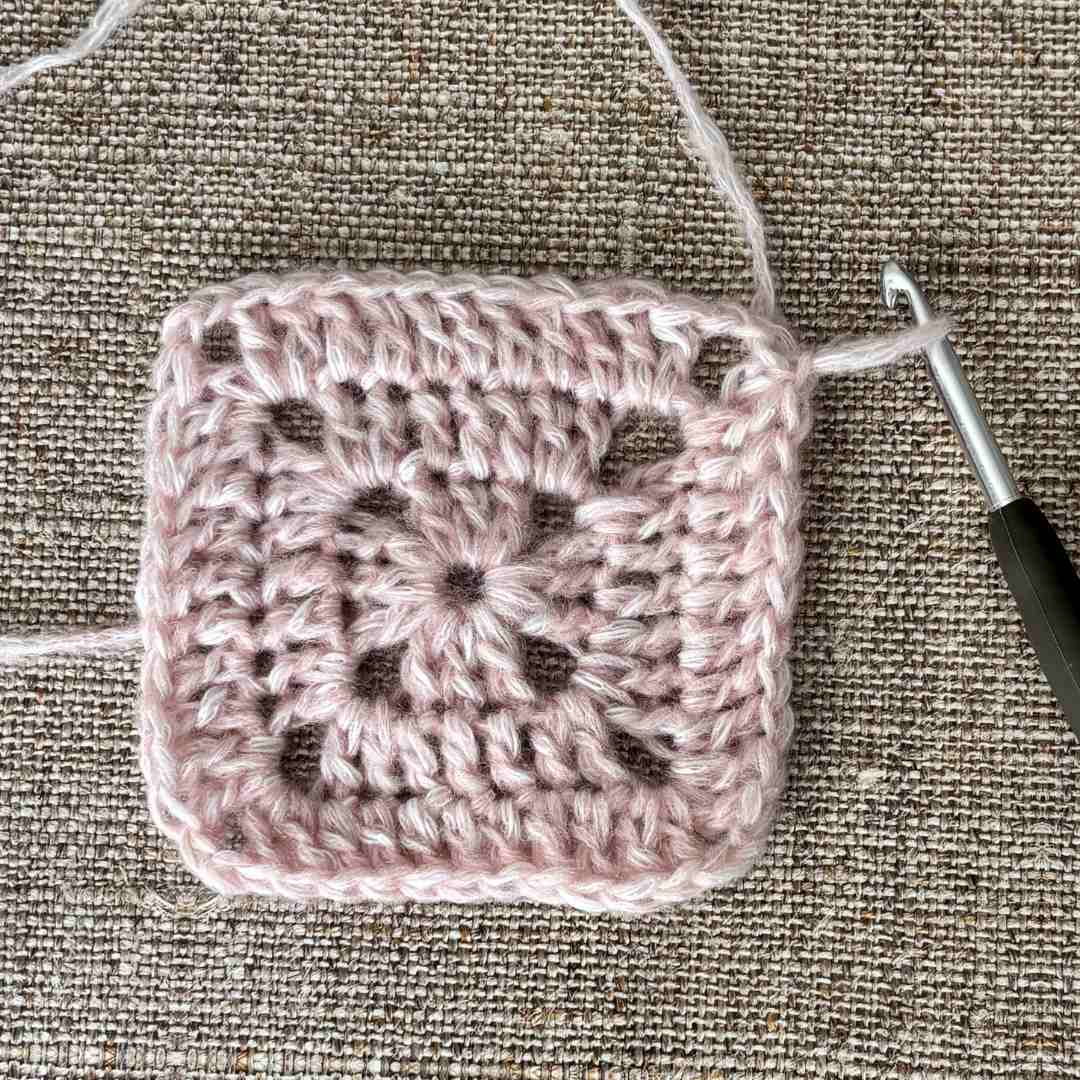 Solid Granny Square Crochet Pattern (12)