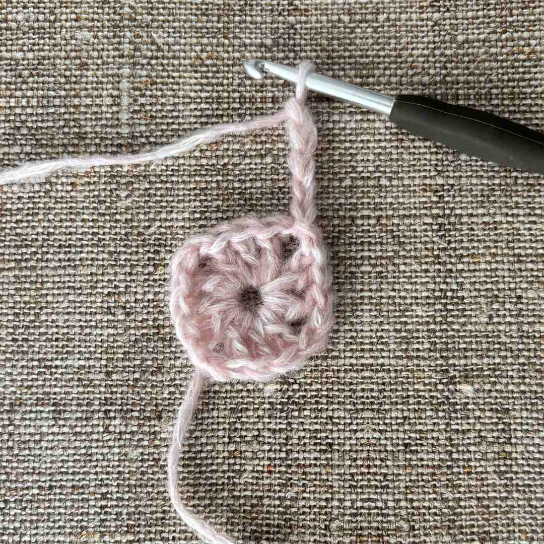 Solid Granny Square Crochet Pattern (4)