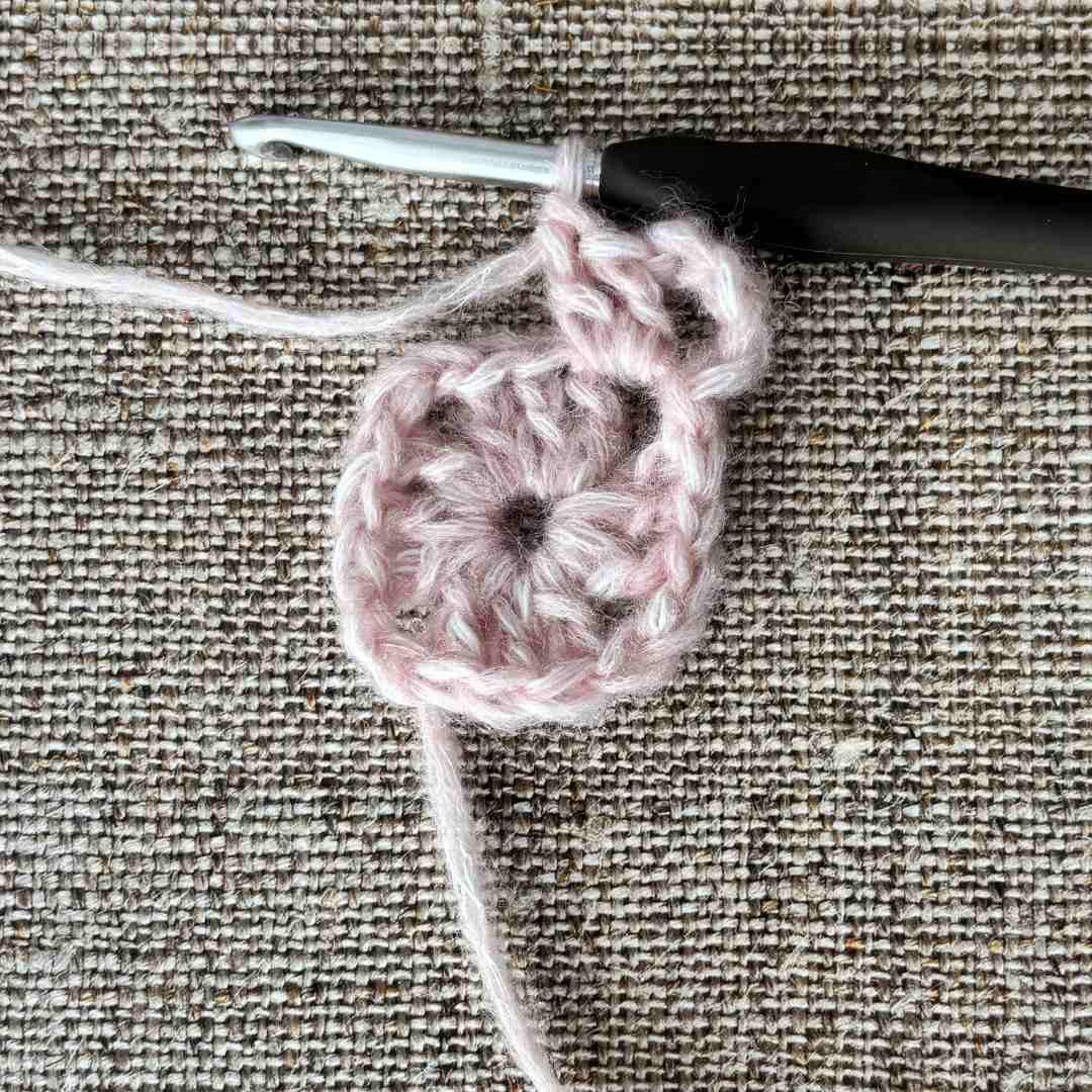 Solid Granny Square Crochet Pattern (5)