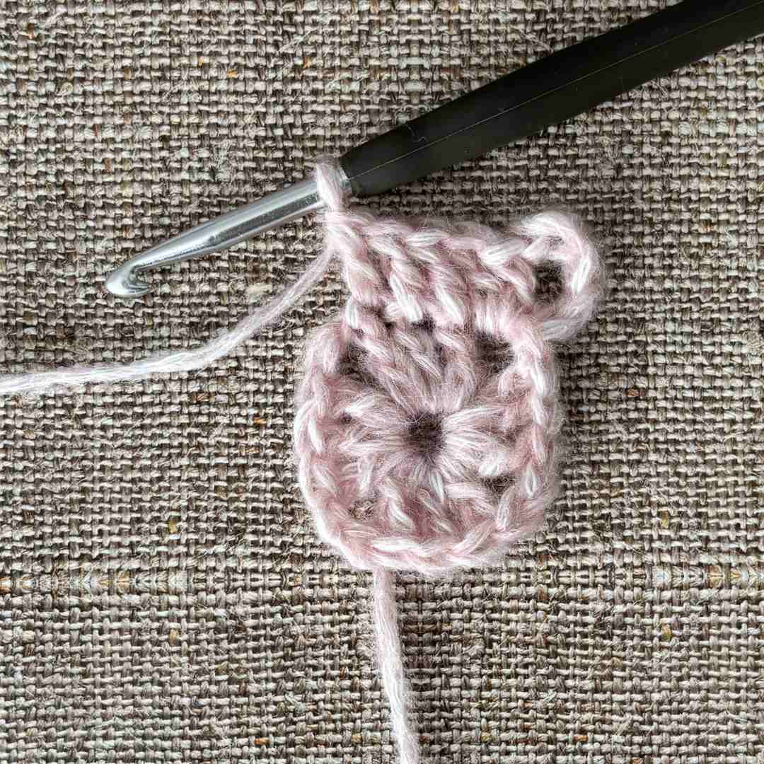 Solid Granny Square Crochet Pattern (7)