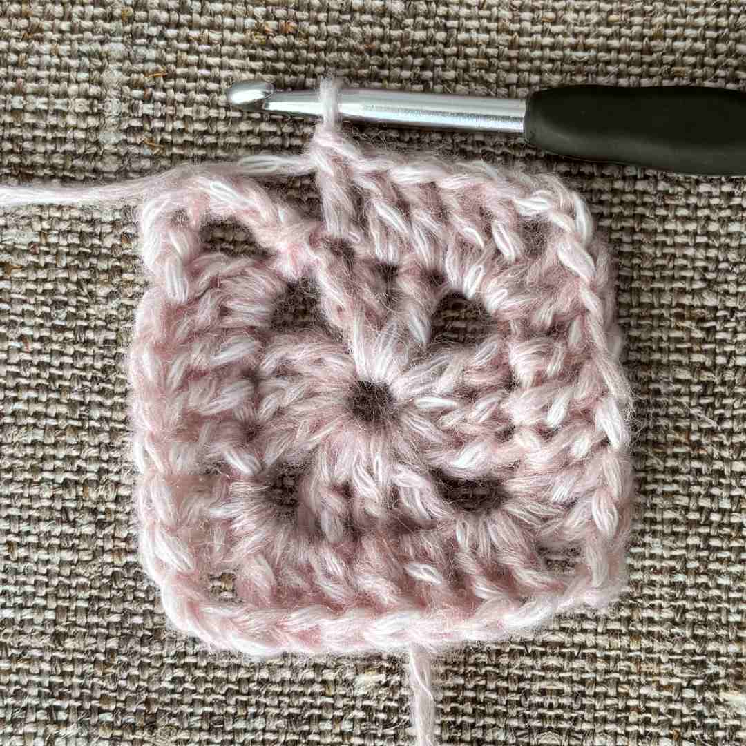 Solid Granny Square Crochet Pattern (9)