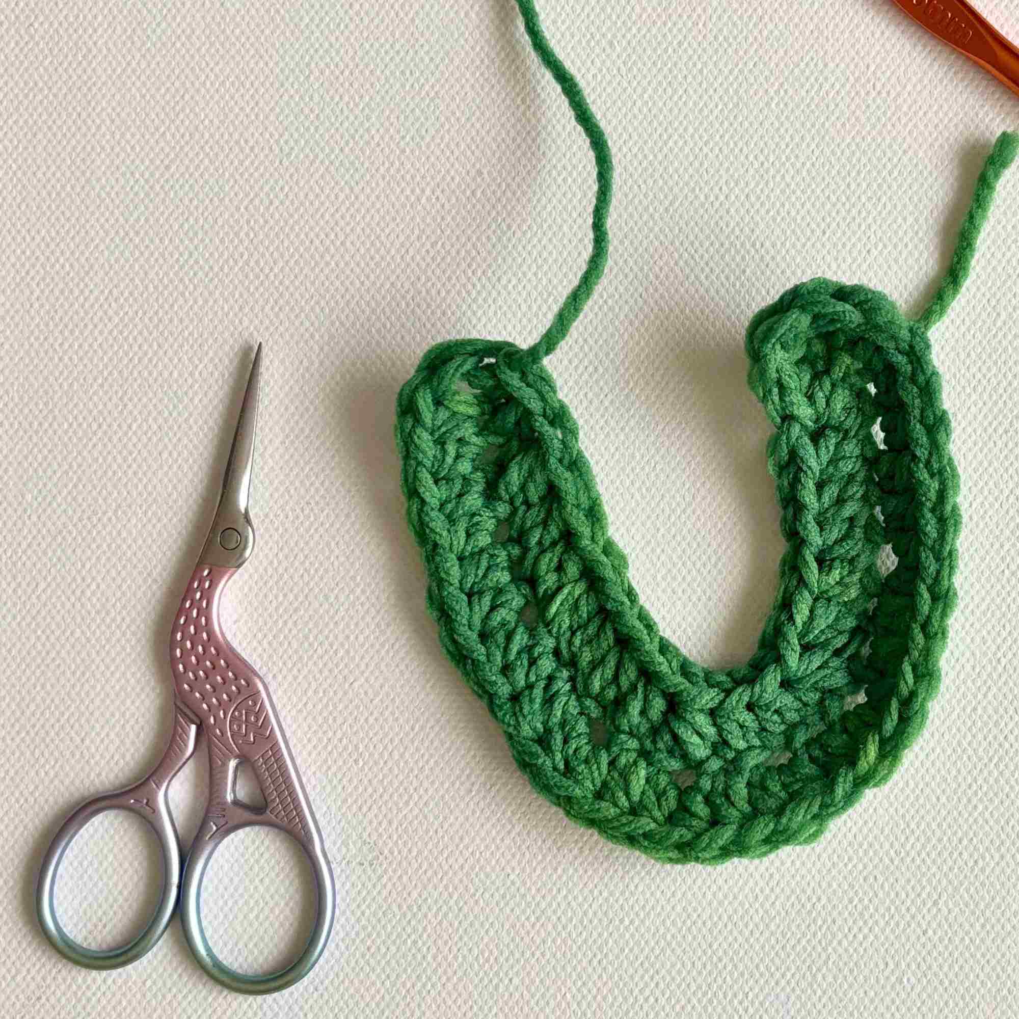 Horseshoe Christmas Ornament crochet pattern (10) Horseshoe Christmas Ornament crochet pattern (10)