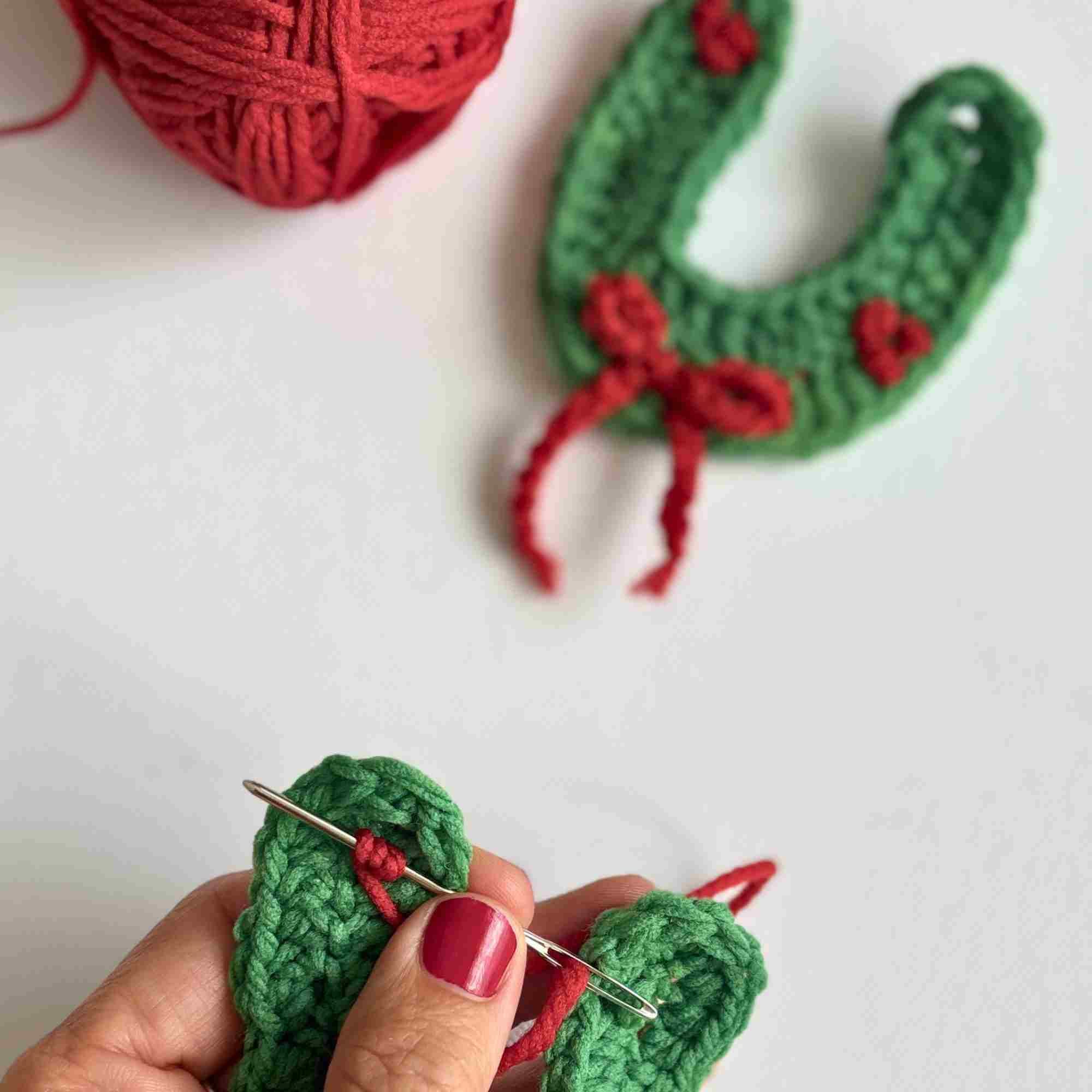 Horseshoe Christmas Ornament crochet pattern
