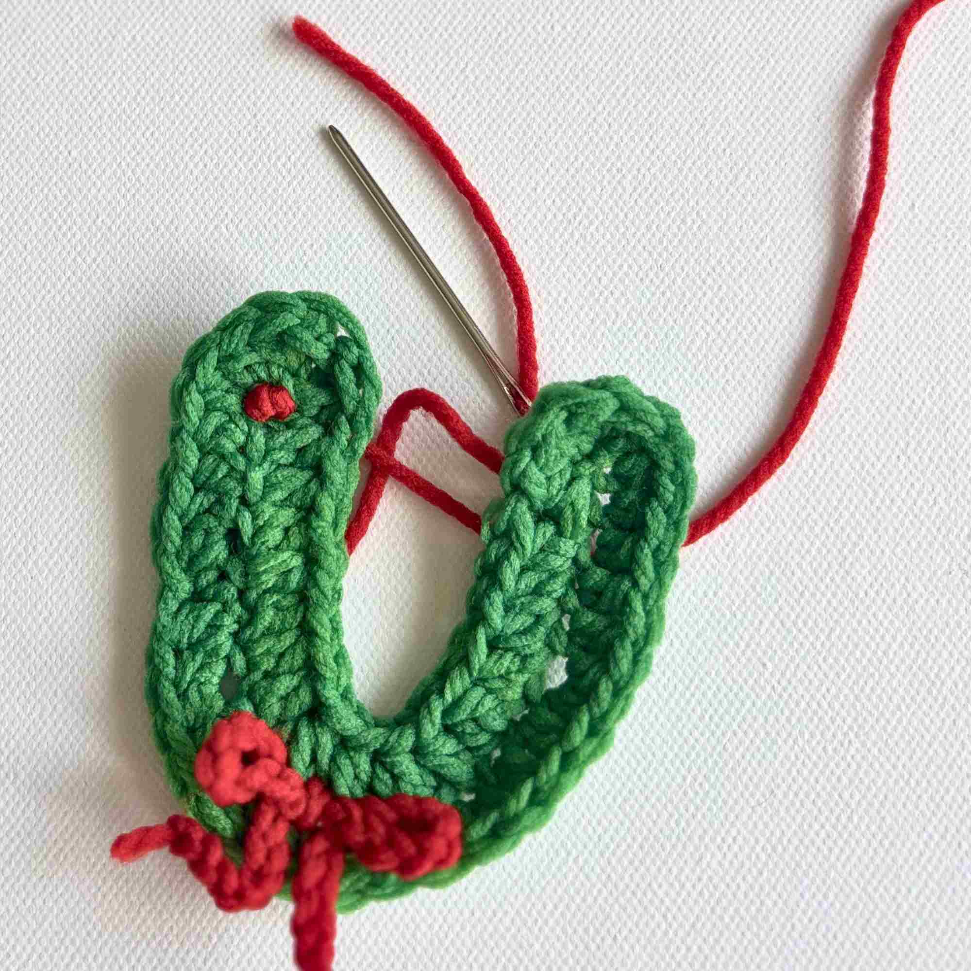 Horseshoe Christmas Ornament crochet pattern