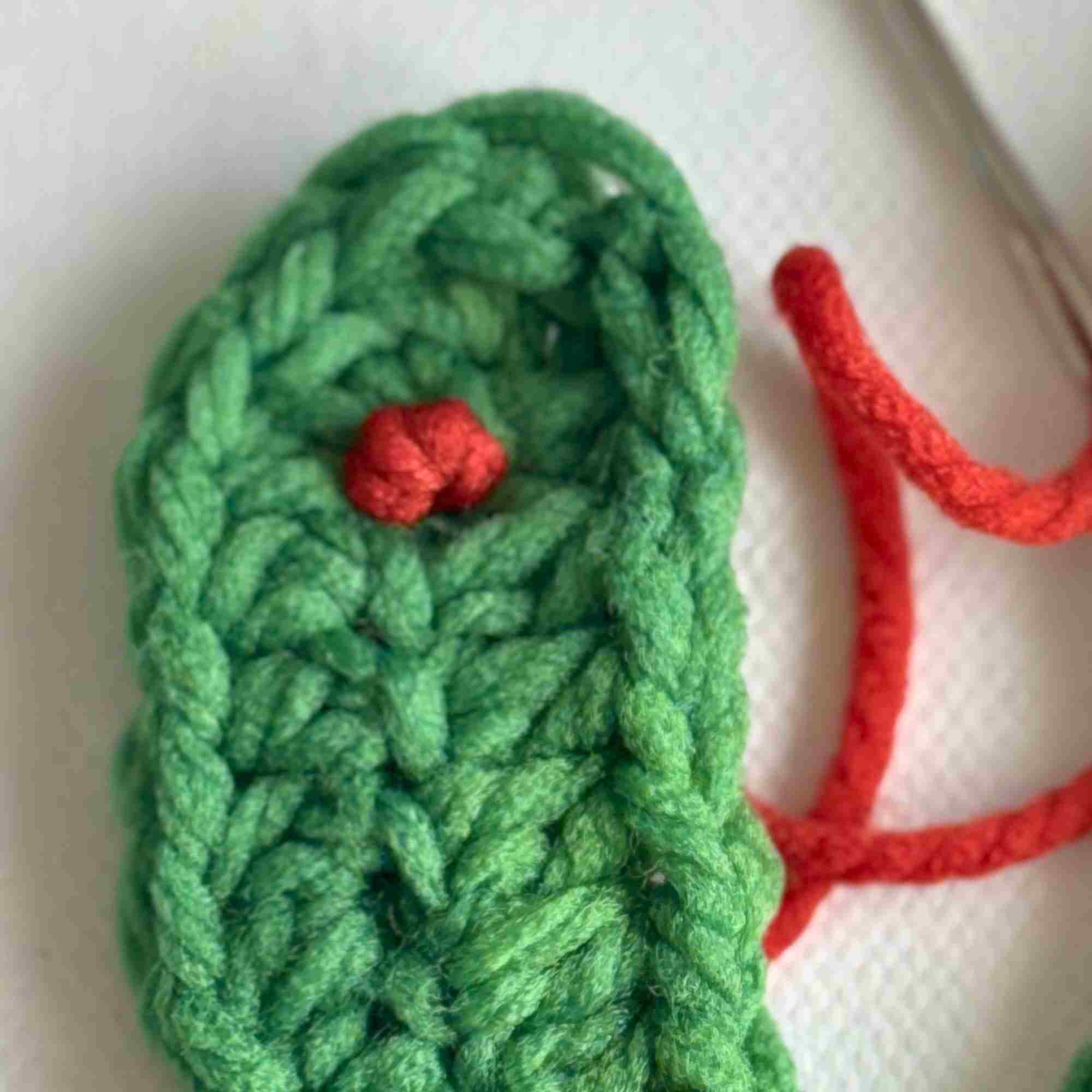 Horseshoe Christmas Ornament crochet pattern