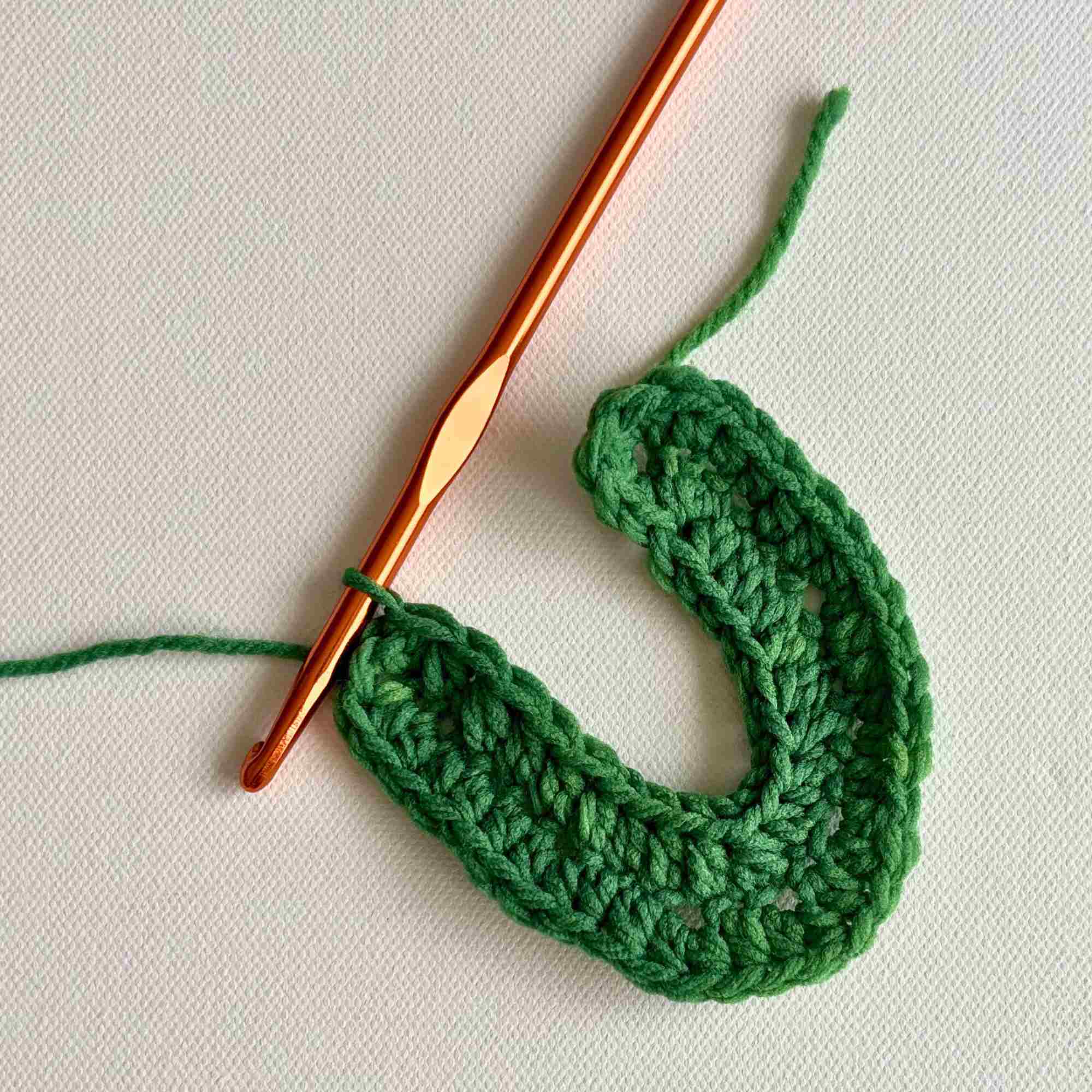 Horseshoe Christmas Ornament crochet pattern (8) Horseshoe Christmas Ornament crochet pattern (8)